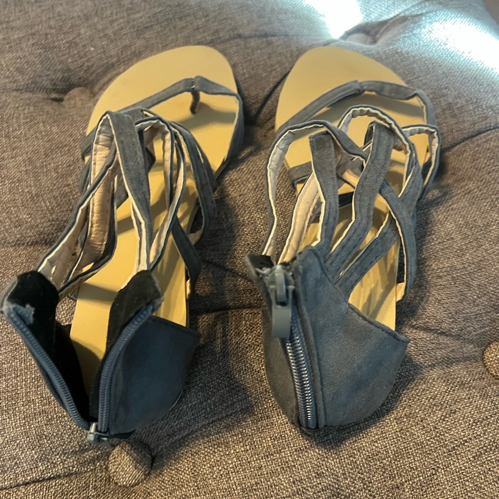 Strappy gray Sandals with Zipper